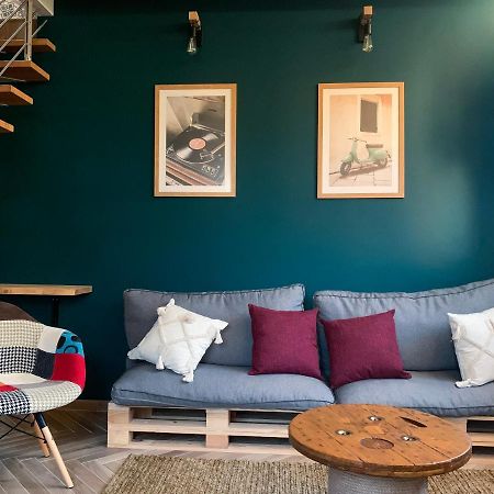 Charming Attic Apartment With Balcony & Swimming Pool Desenzano del Garda Ngoại thất bức ảnh