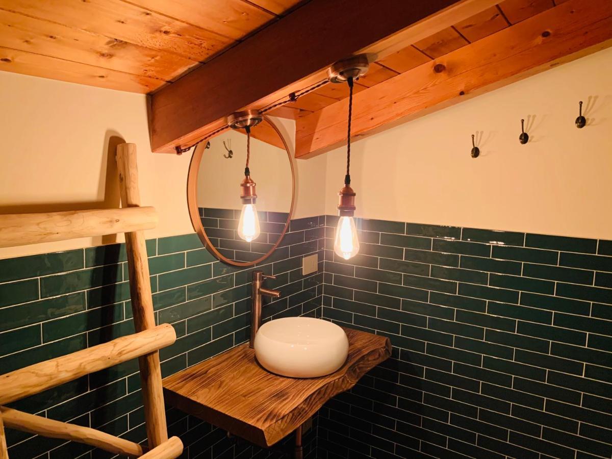 Charming Attic Apartment With Balcony & Swimming Pool Desenzano del Garda Ngoại thất bức ảnh