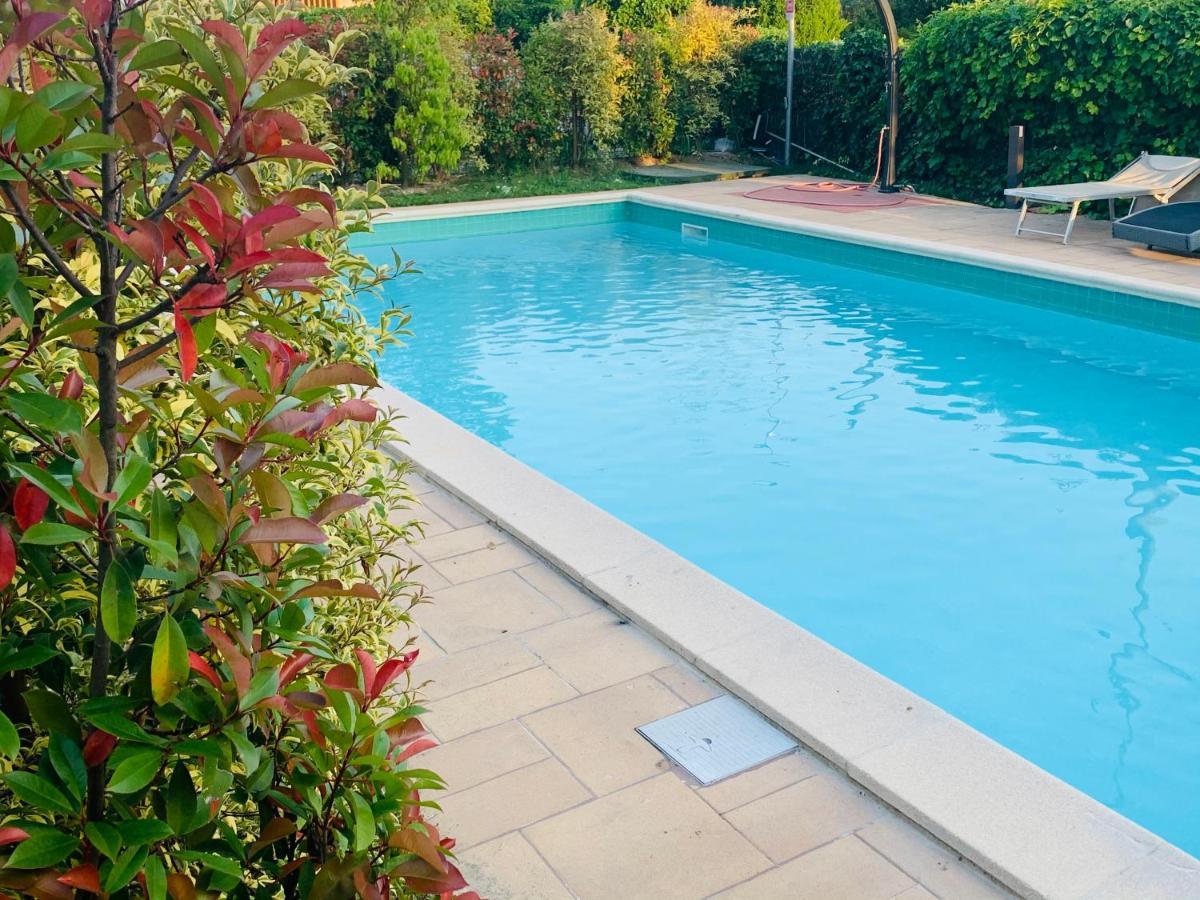 Charming Attic Apartment With Balcony & Swimming Pool Desenzano del Garda Ngoại thất bức ảnh