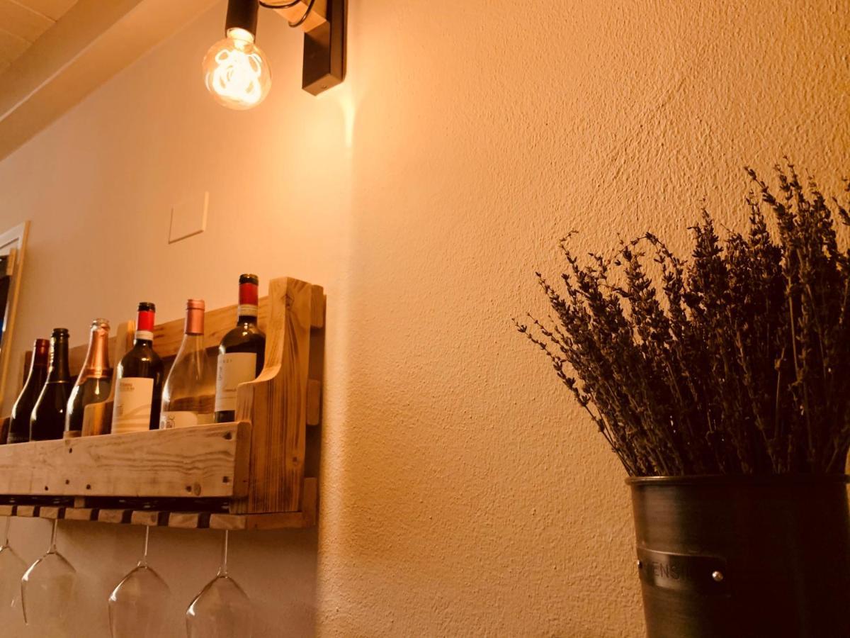 Charming Attic Apartment With Balcony & Swimming Pool Desenzano del Garda Ngoại thất bức ảnh