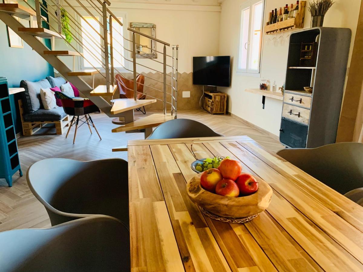 Charming Attic Apartment With Balcony & Swimming Pool Desenzano del Garda Ngoại thất bức ảnh