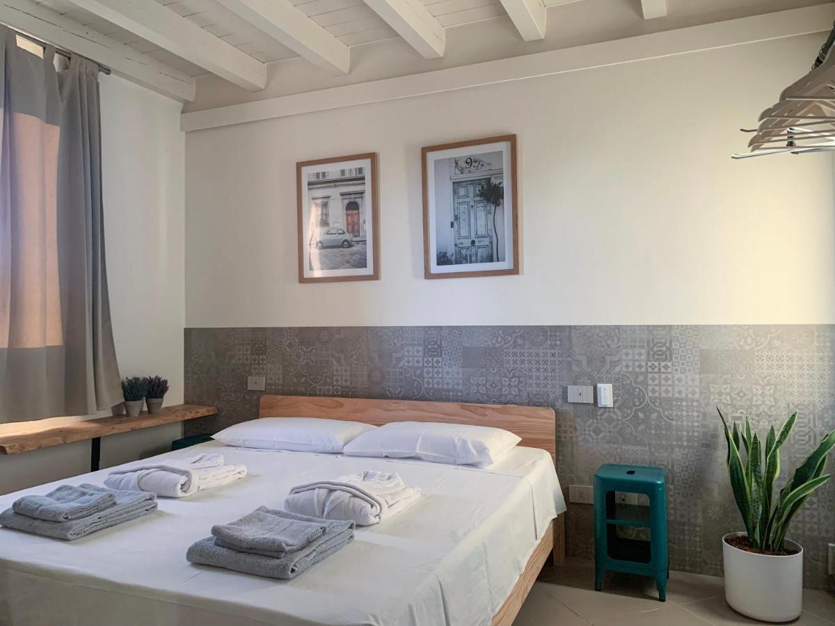 Charming Attic Apartment With Balcony & Swimming Pool Desenzano del Garda Ngoại thất bức ảnh