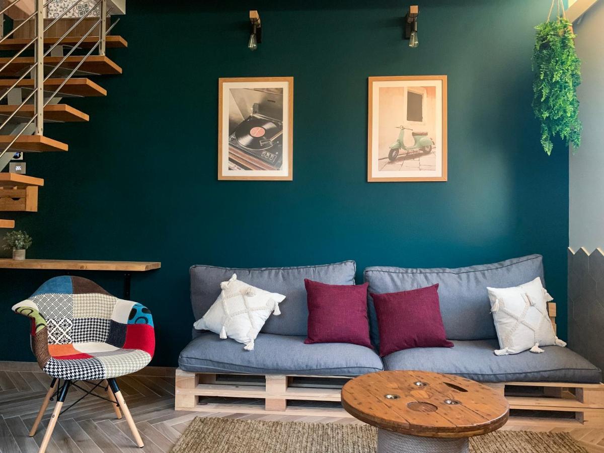 Charming Attic Apartment With Balcony & Swimming Pool Desenzano del Garda Ngoại thất bức ảnh